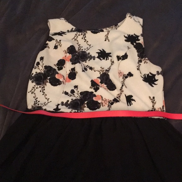 Summer dress! - Picture 2 of 3